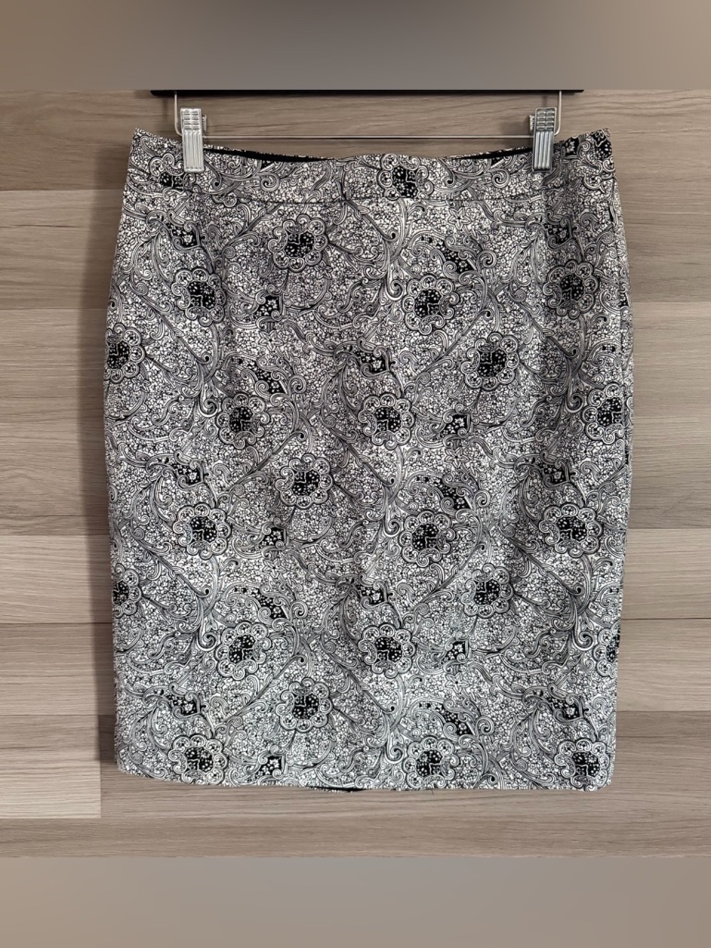 Liz Claiborne Black and White Paisley Floral Pencil Skirt Size 8